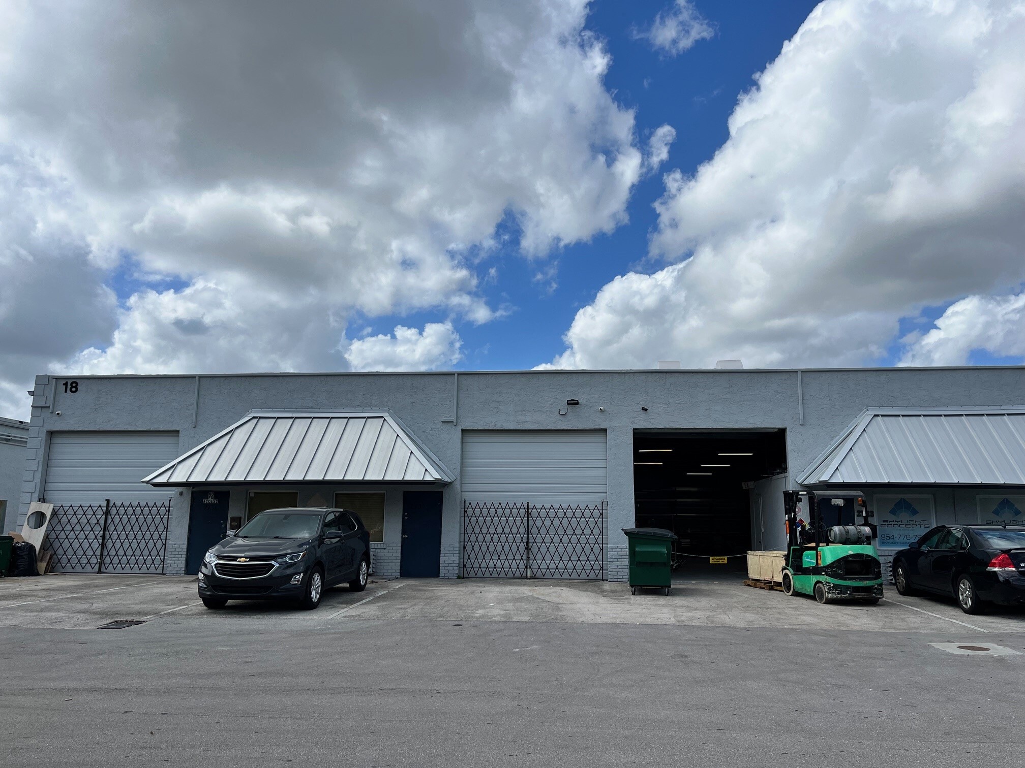 2696 NW 31st Ave, Lauderdale Lakes, FL for lease Building Photo- Image 1 of 2