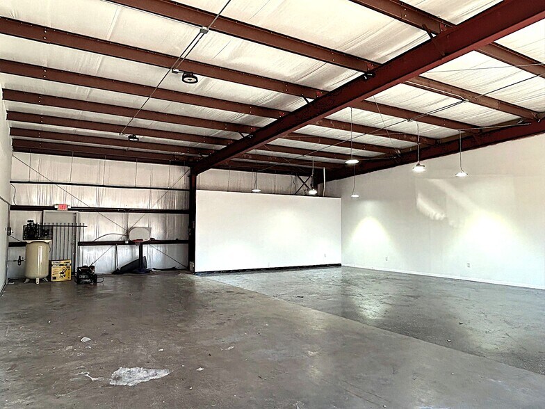 4503 Gessner Rd, Houston, TX à louer - Photo du bâtiment - Image 2 de 9
