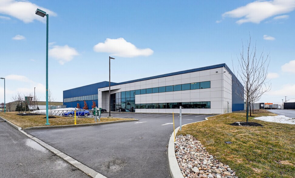 165 Rue Bélanger, Châteauguay, QC for sale - Building Photo - Image 2 of 7
