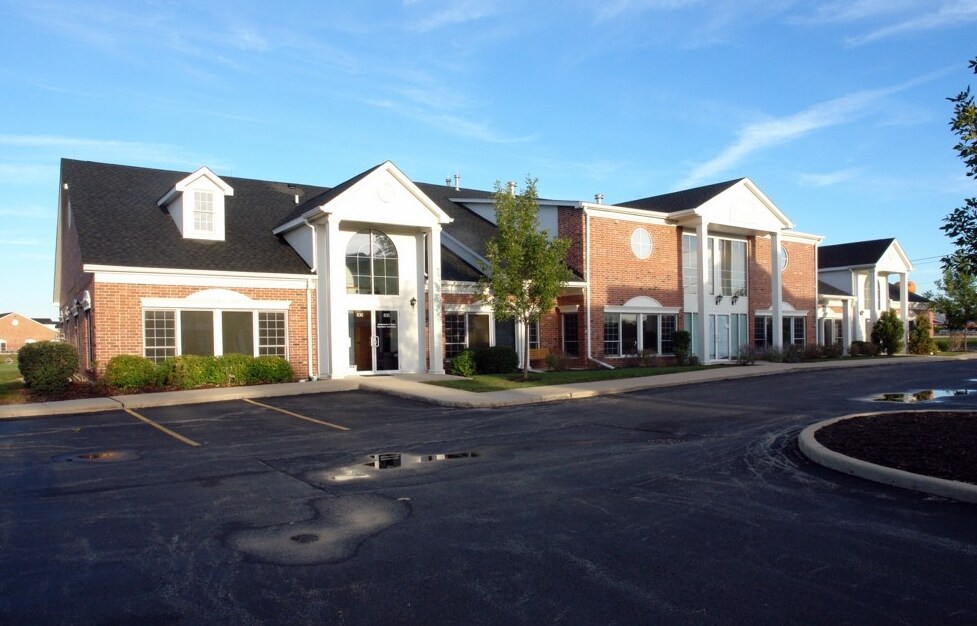 33 W Higgins Rd, South Barrington, IL à vendre Photo du bâtiment- Image 1 de 4