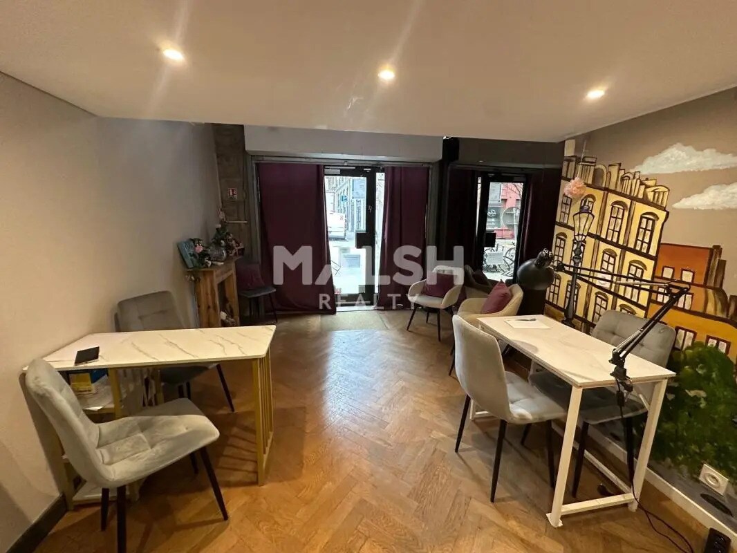 Retail in Lyon for lease Interior Photo- Image 1 of 5