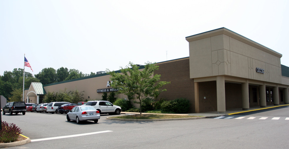 190-422 Albemarle Sq, Charlottesville, VA à vendre - Photo du bâtiment - Image 1 de 1