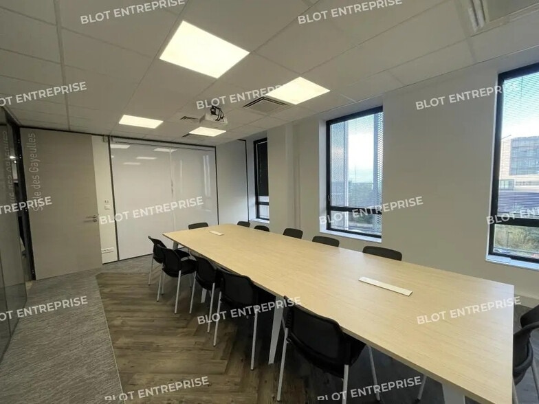 Bureau dans Saint-Jacques-de-la-Lande à louer - Photo intérieure - Image 3 de 9