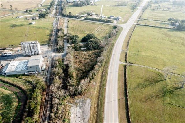 987 Gus Ln, Orange, TX for sale - Building Photo - Image 2 of 5