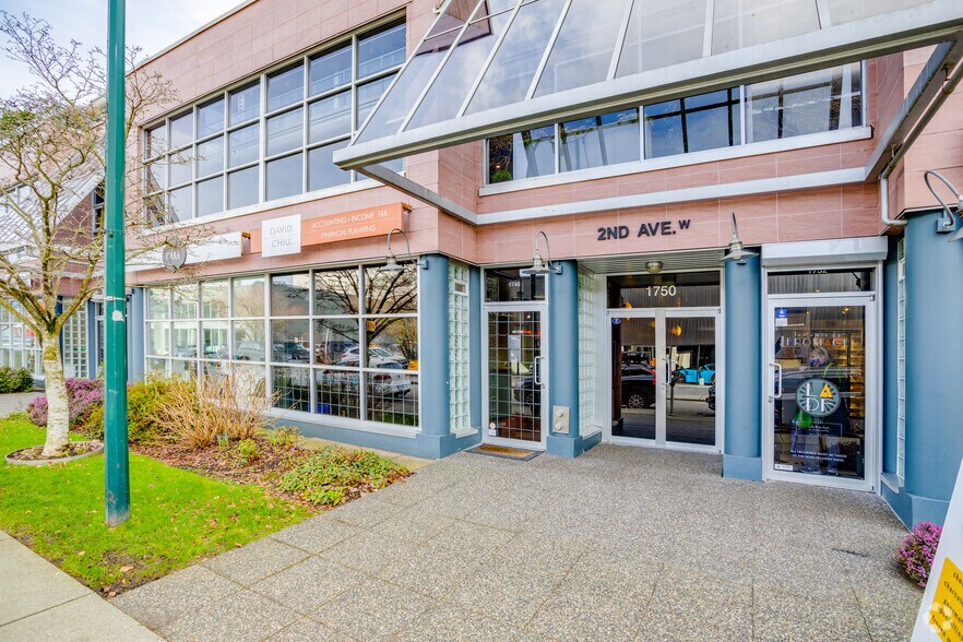 1728 2nd Av W, Vancouver, BC à vendre - Photo du bâtiment - Image 3 de 5