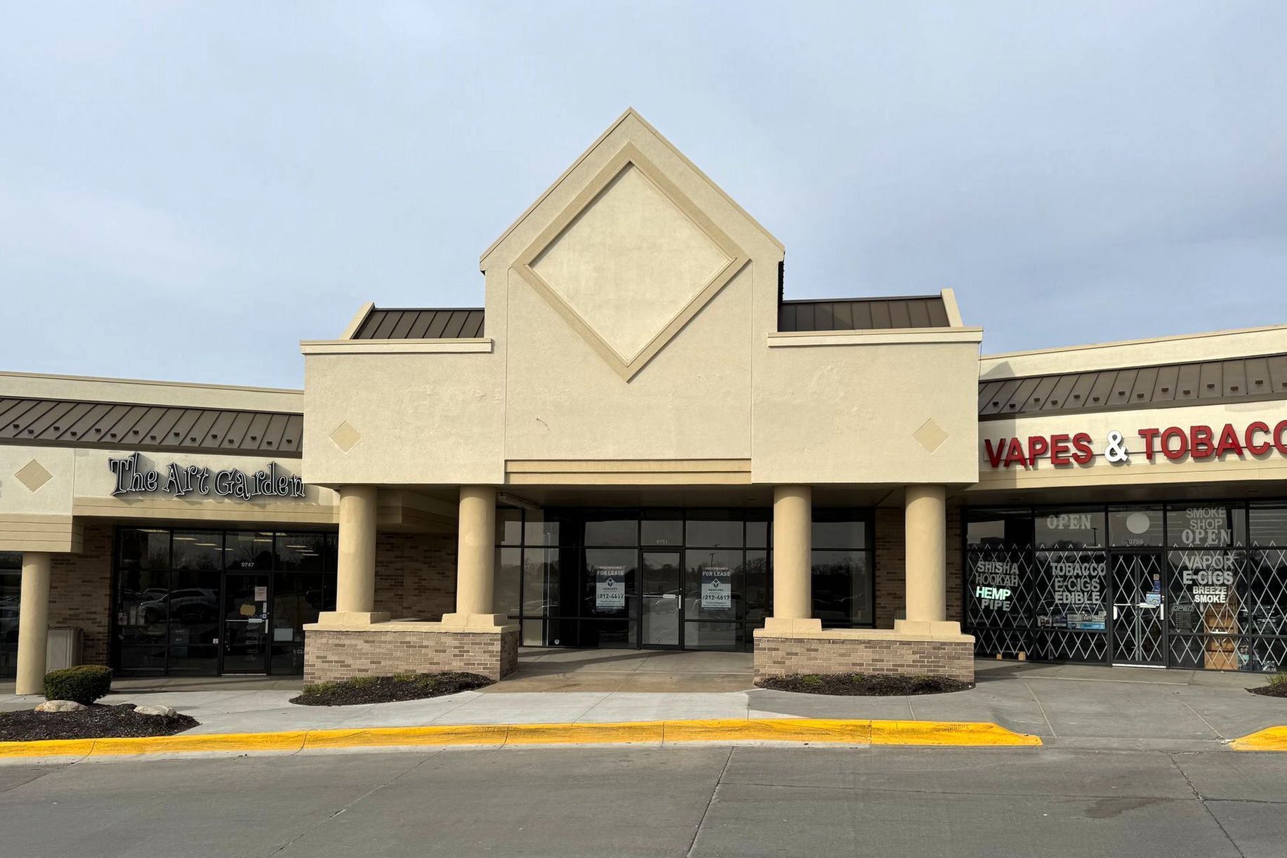 9717 Q St, Omaha, NE for lease Building Photo- Image 1 of 8