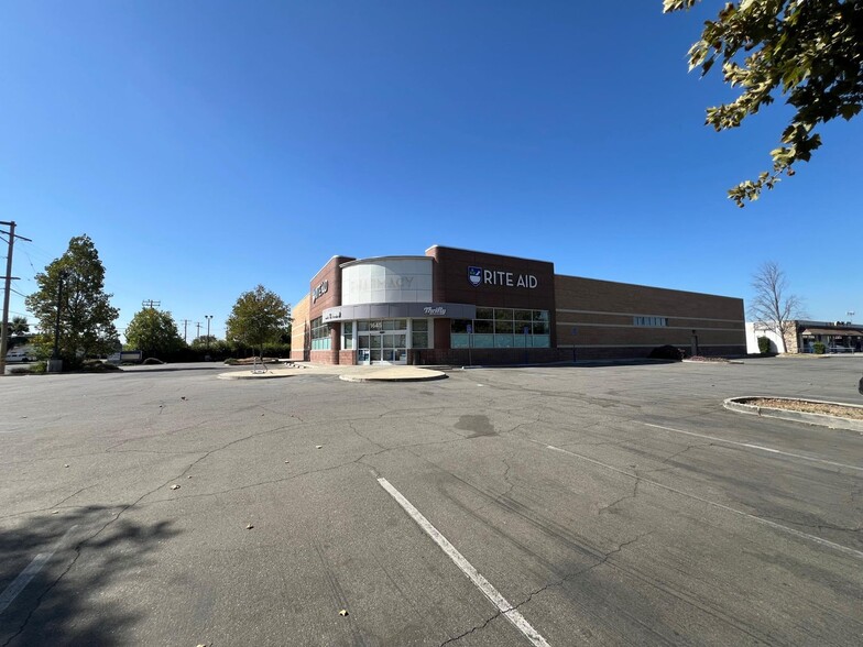 1645 E Tulare Ave, Tulare, CA for sale - Building Photo - Image 2 of 16