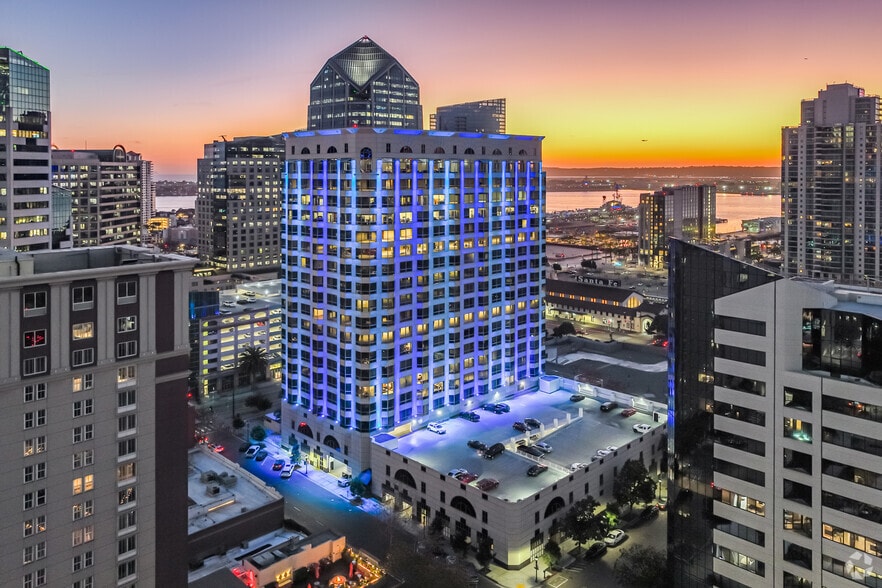 550 W C St, San Diego, CA à louer - Photo du bâtiment - Image 2 de 16