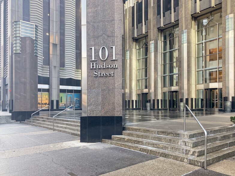 101 Hudson St, Jersey City, NJ à louer - Photo du bâtiment - Image 2 de 12