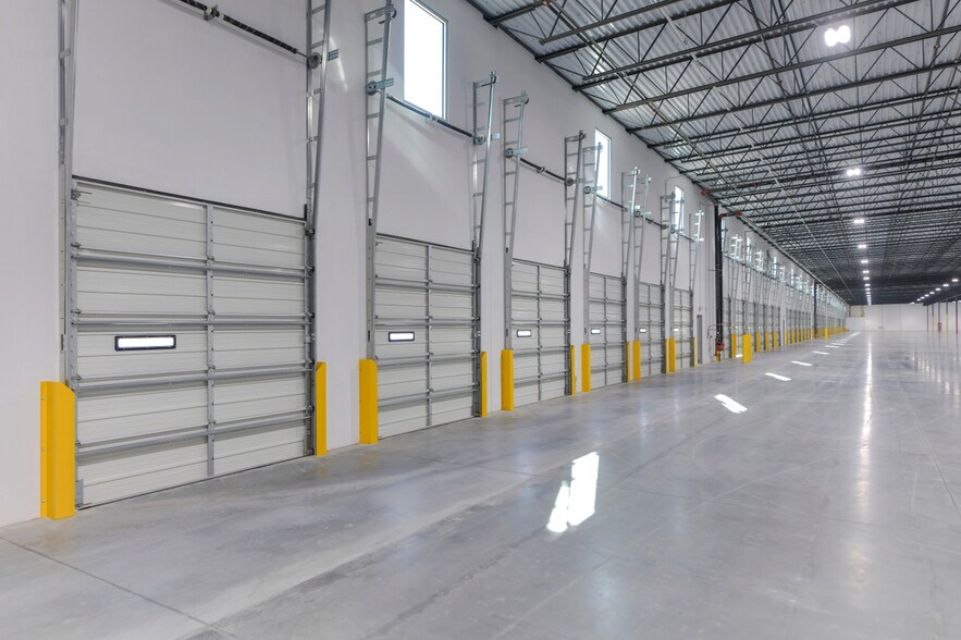 13015 Jamesburg Dr, Huntersville, NC à louer - Photo du bâtiment - Image 2 de 4