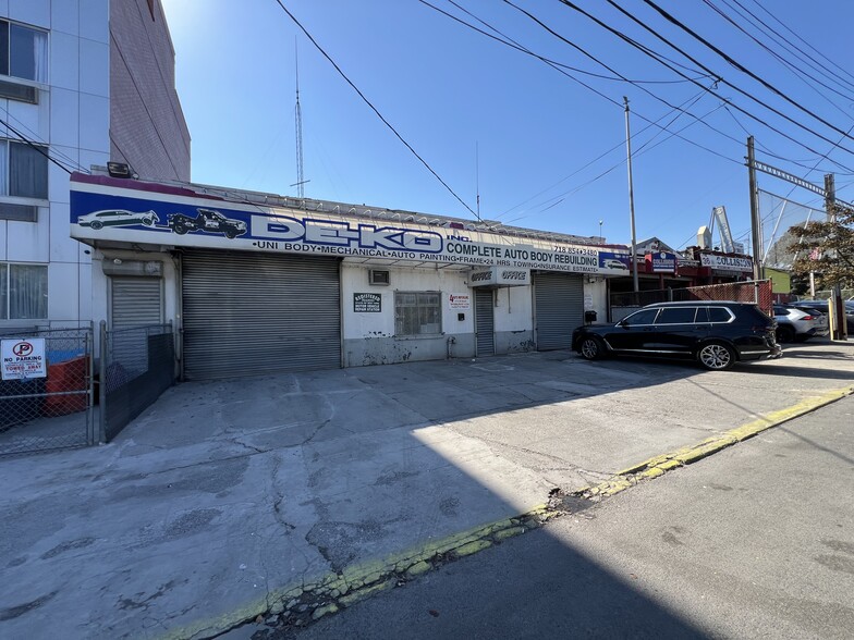 Borough Park Potfolio portfolio of 3 properties for sale on LoopNet.ca - Building Photo - Image 3 of 6