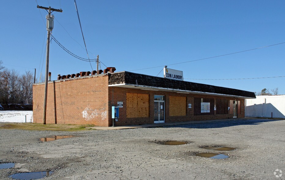 2502-2504 English Rd, High Point, NC for lease - Primary Photo - Image 1 of 3