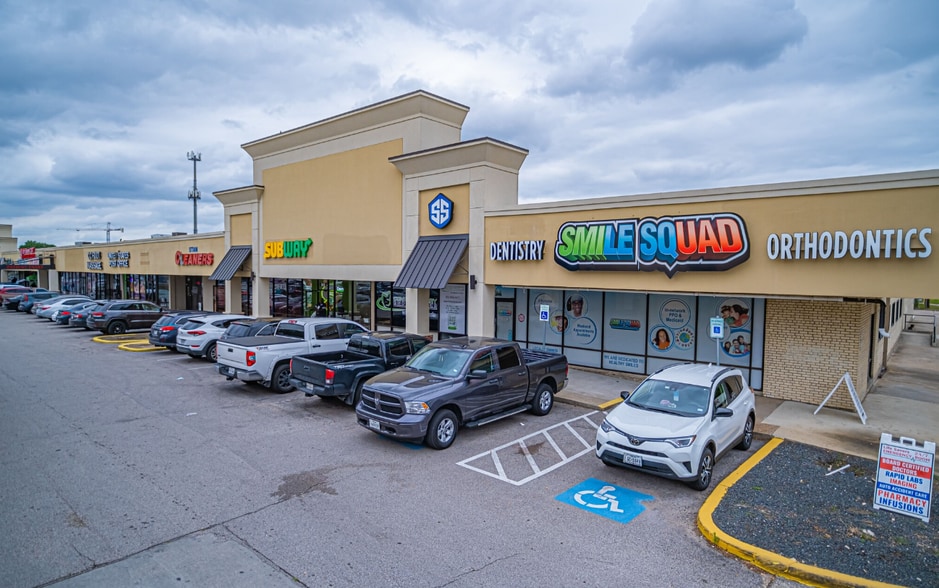 3800 N Shepherd Dr, Houston, TX for lease - Building Photo - Image 3 of 4