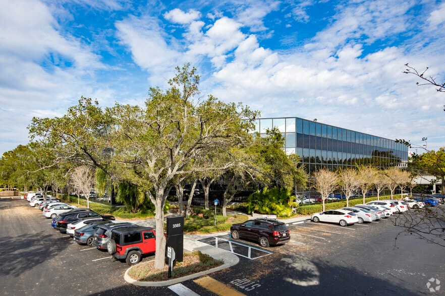 3505 E Frontage Rd, Tampa, FL for lease - Primary Photo - Image 1 of 8