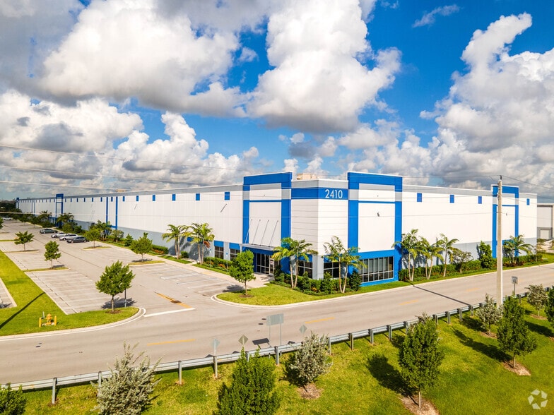 2290-2398 NW 119th St, Miami, FL for lease - Primary Photo - Image 1 of 2