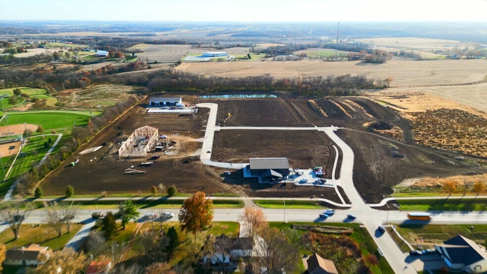 2103 E 2nd Ave, Indianola, IA à vendre - Vidéo sur l’inscription commerciale - Image 2 de 5