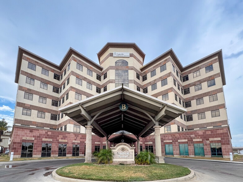 1710 E Saunders St, Laredo, TX for lease - Building Photo - Image 1 of 4