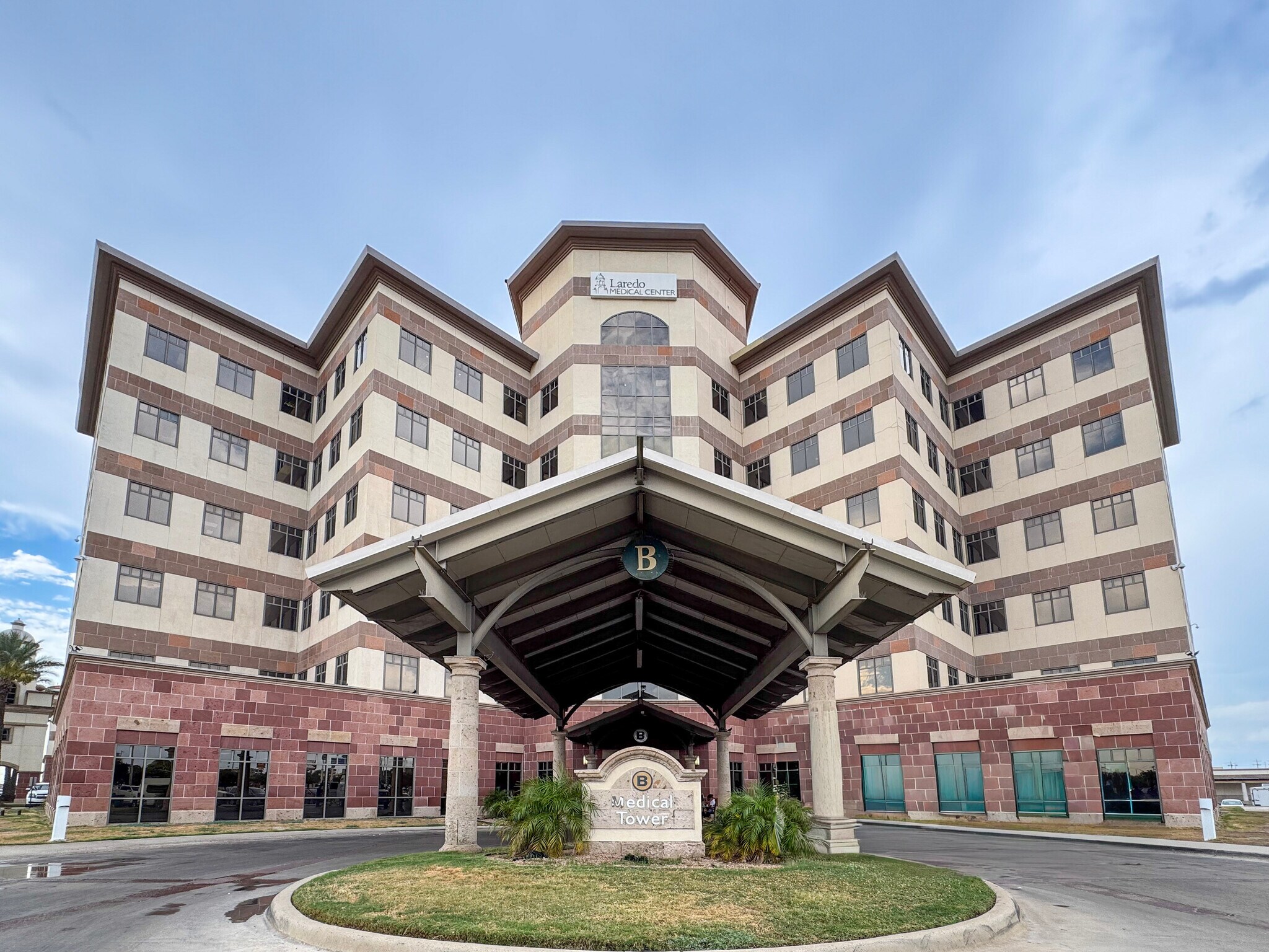 1700 E Saunders St, Laredo, TX for lease Building Photo- Image 1 of 5