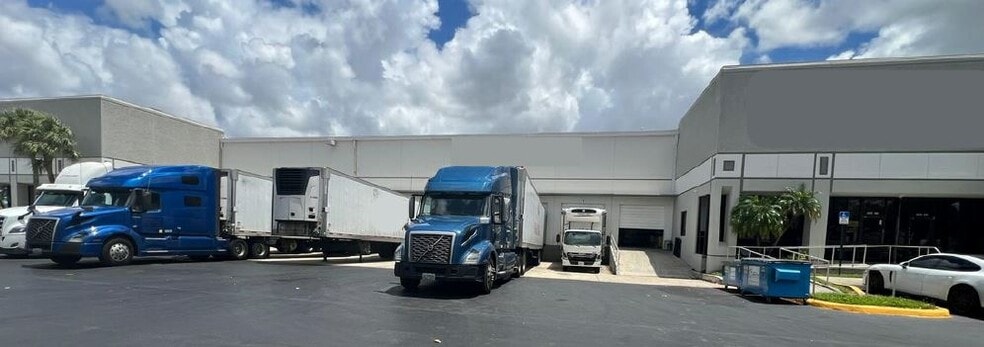 2525 Davie Rd, Davie, FL for lease - Building Photo - Image 1 of 17