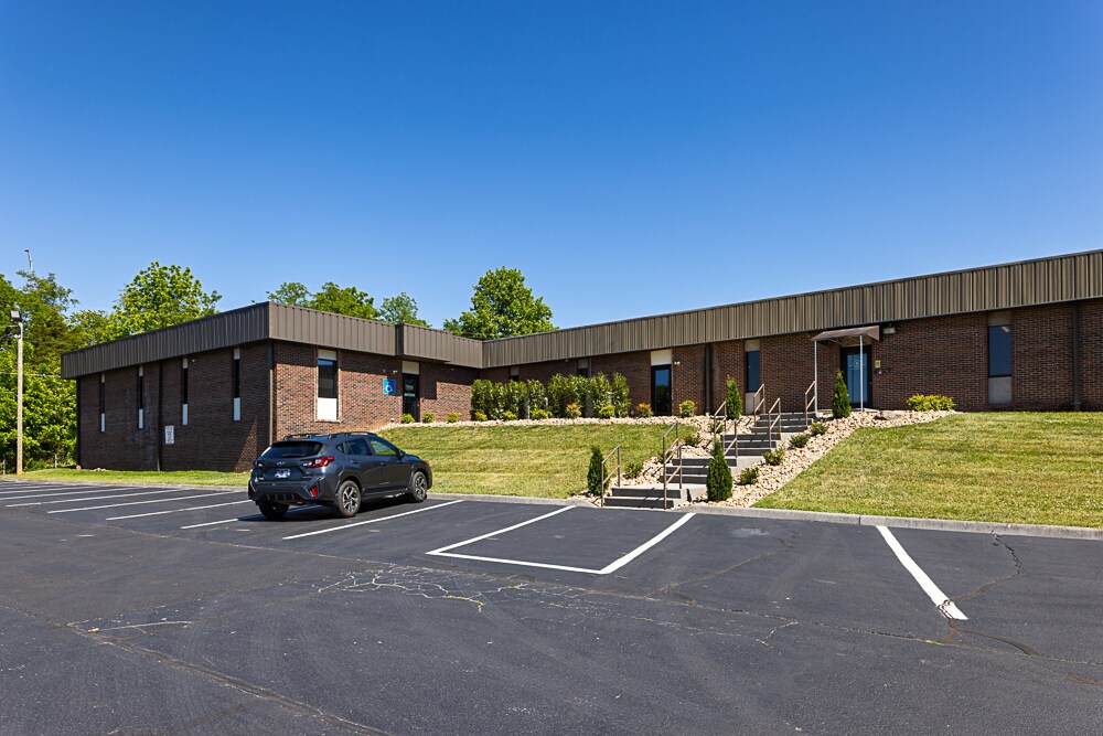 105 E Walnut St, Johnson City, TN à louer Photo du bâtiment- Image 1 de 3