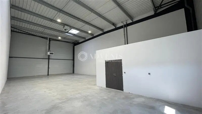 Flex in Savigny-le-Temple for lease - Interior Photo - Image 3 of 11
