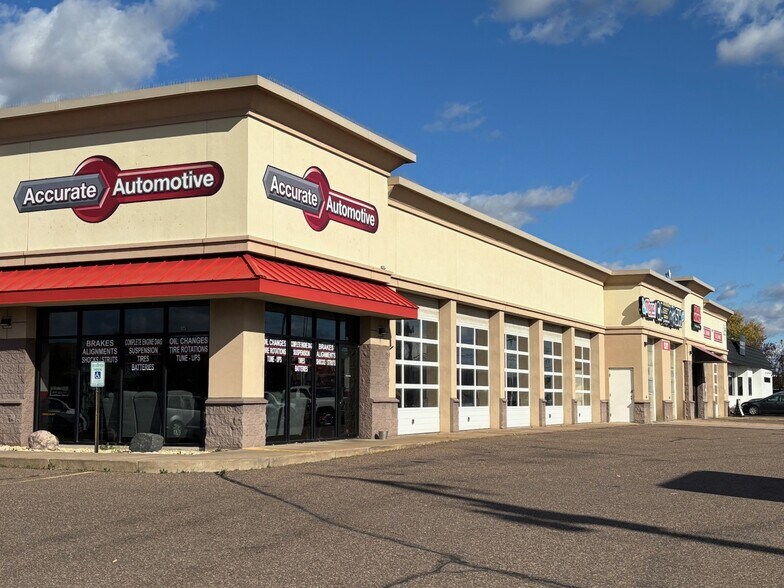 913-925 S Hastings Way, Eau Claire, WI à vendre - Photo du bâtiment - Image 2 de 5