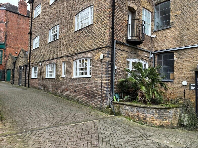 1-7 Charlton Kings Rd, Londres à vendre - Photo du bâtiment - Image 1 de 6