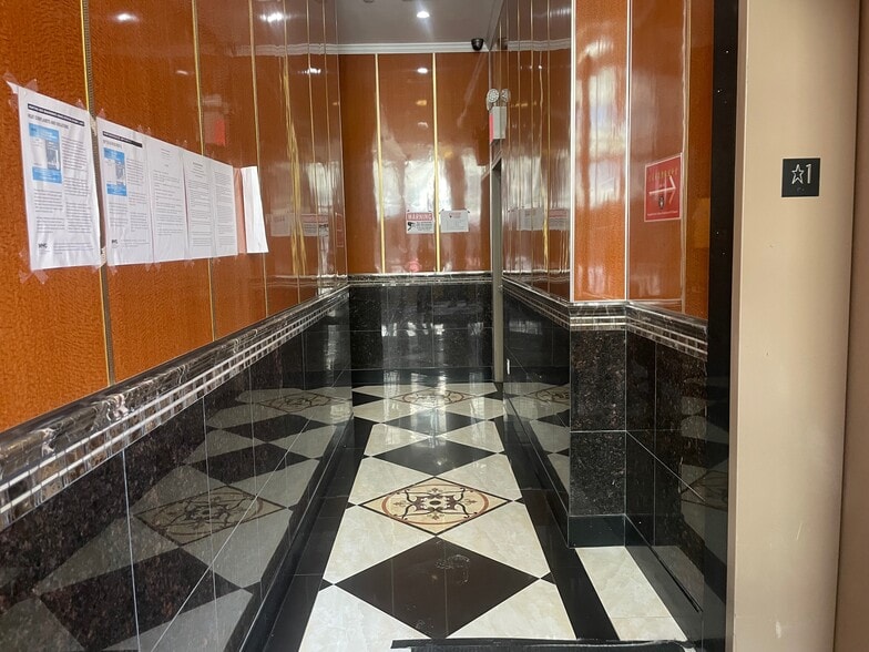 4142 College Point Blvd, Flushing, NY for lease - Lobby - Image 3 of 16