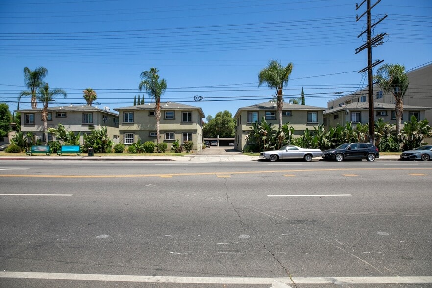 15455 Vanowen St, Van Nuys, CA à vendre - Photo du bâtiment - Image 2 de 19