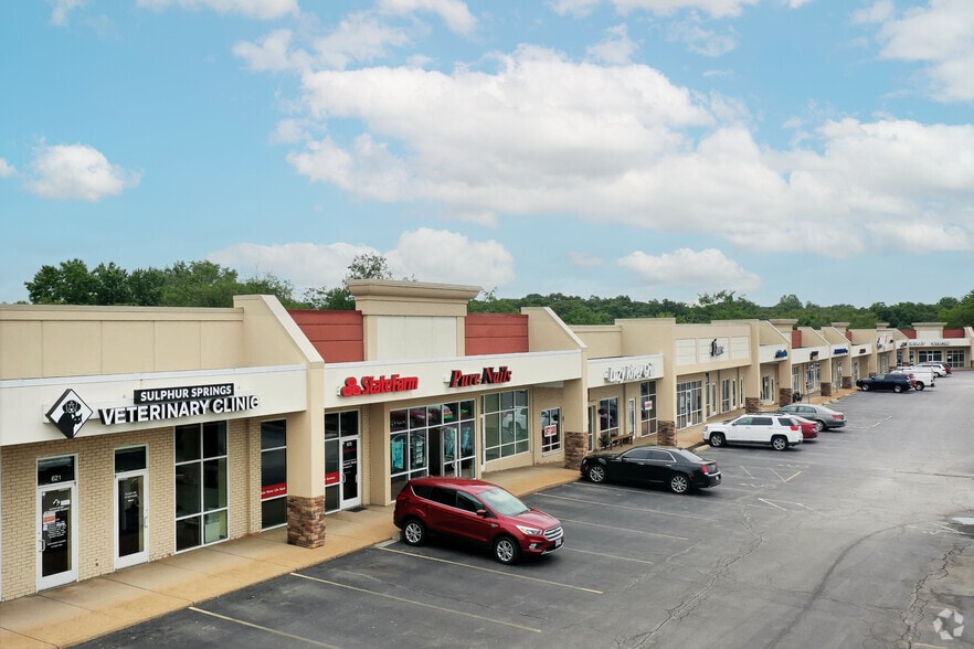627-651 Big Bend Rd, Ballwin, MO for lease - Building Photo - Image 1 of 3