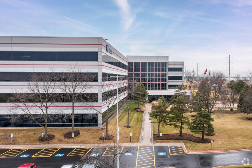 1707 N Randall Rd, Elgin, IL à louer - Photo du bâtiment - Image 3 de 12