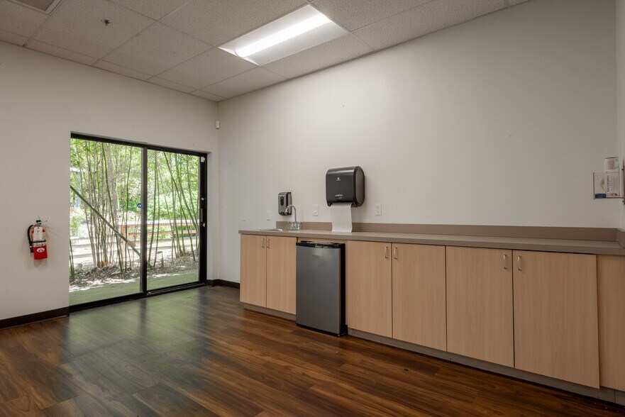 500 S Rancho Dr, Las Vegas, NV à louer - Photo du bâtiment - Image 3 de 8