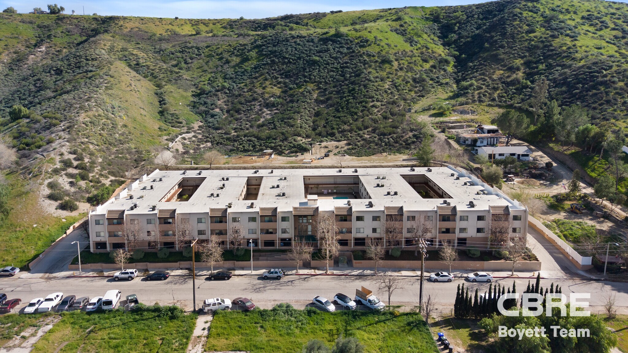 17740 Scherzinger Ln, Canyon Country, CA à vendre Photo du bâtiment- Image 1 de 13