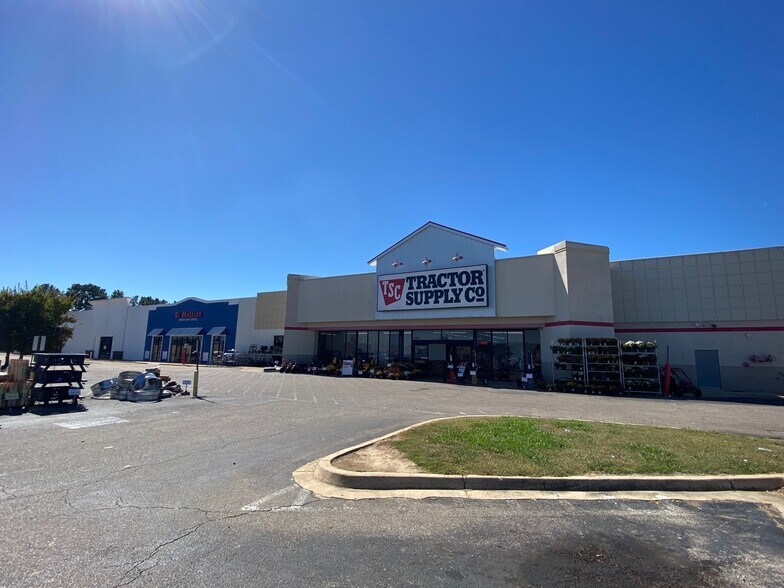 200 Walmart Cir, Booneville, MS à louer - Photo du bâtiment - Image 2 de 16