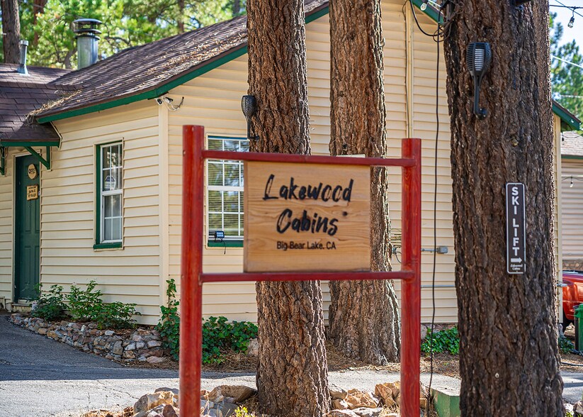 586 Main St, Big Bear Lake, CA à vendre - Photo du bâtiment - Image 2 de 18