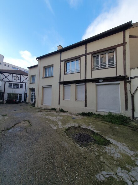 Immeuble residentiel dans Montreuil à vendre - Photo du bâtiment - Image 2 de 2