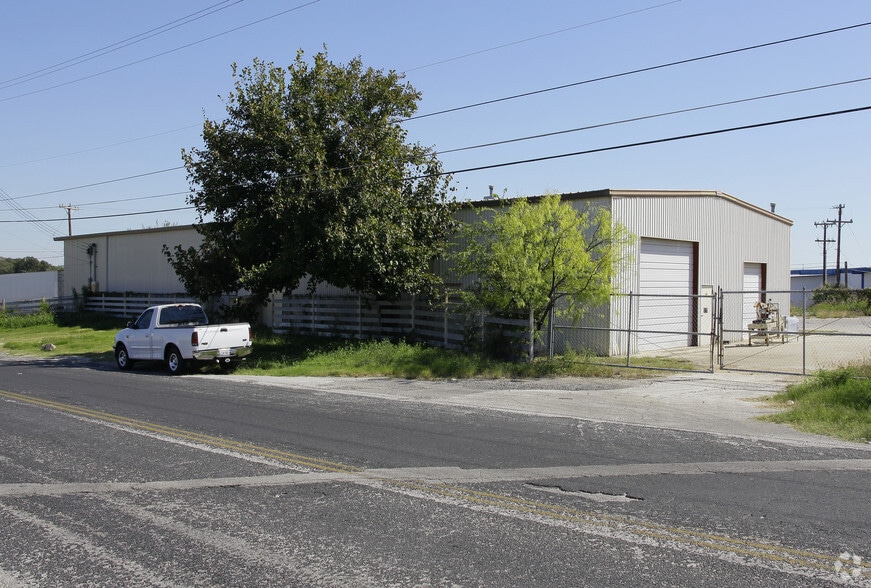 302 Spencer Ln, San Antonio, TX for lease - Building Photo - Image 2 of 2