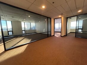 6200 N Hiawatha Ave, Chicago, IL for lease Building Photo- Image 2 of 7