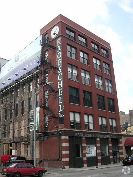 215 W Ontario St, Chicago, IL à louer - Photo du bâtiment - Image 2 de 17