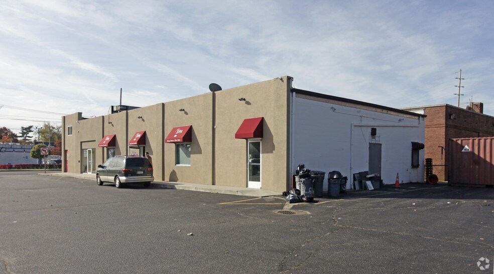 20 Hempstead Tpke, West Hempstead, NY à louer - Photo du bâtiment - Image 3 de 4