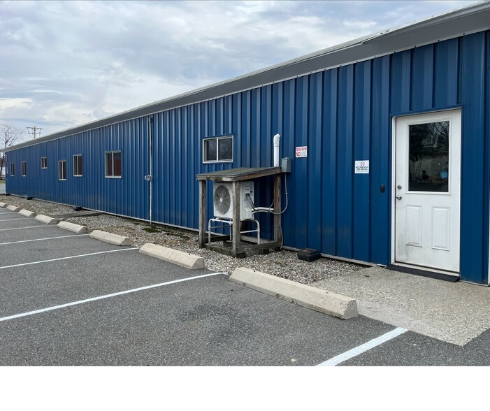 324 Wells St, Greenfield, MA for lease - Building Photo - Image 2 of 5