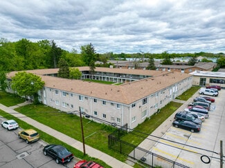 Plus de détails pour 24290 W 7 Mile Rd, Detroit, MI - Multi-résidentiel à vendre