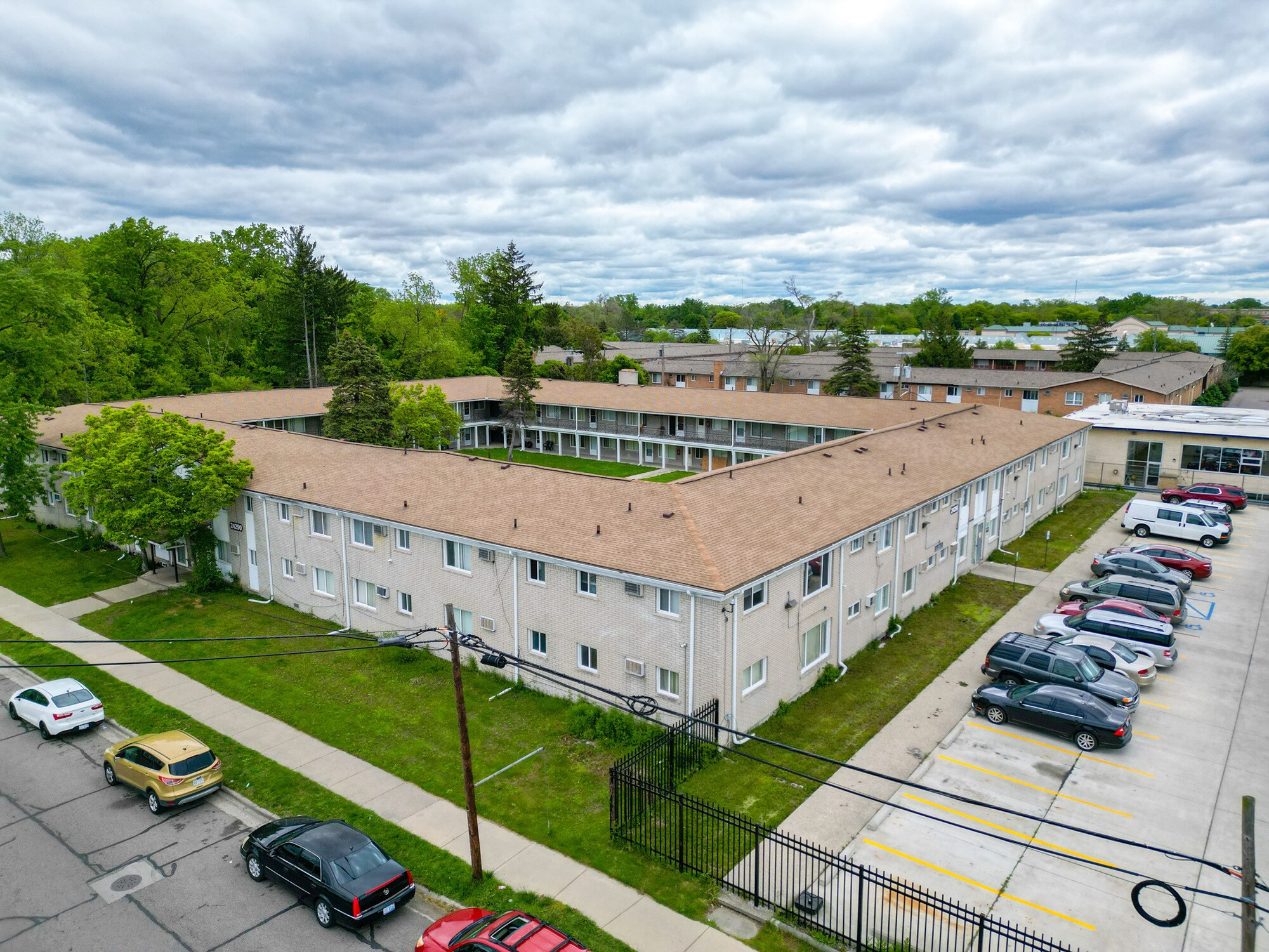 24290 W 7 Mile Rd, Detroit, MI à vendre Photo du bâtiment- Image 1 de 6