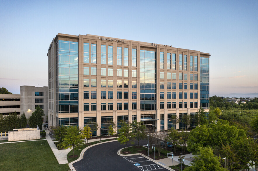 9711 Washingtonian Blvd, Gaithersburg, MD for lease - Building Photo - Image 1 of 8