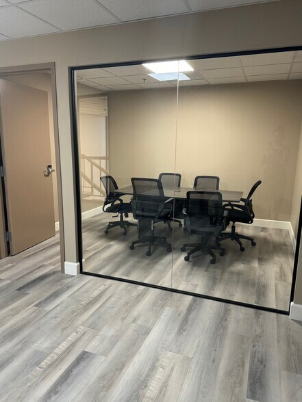 4080 E Lake Mead Blvd, Las Vegas, NV à louer - Photo intérieure - Image 1 de 23