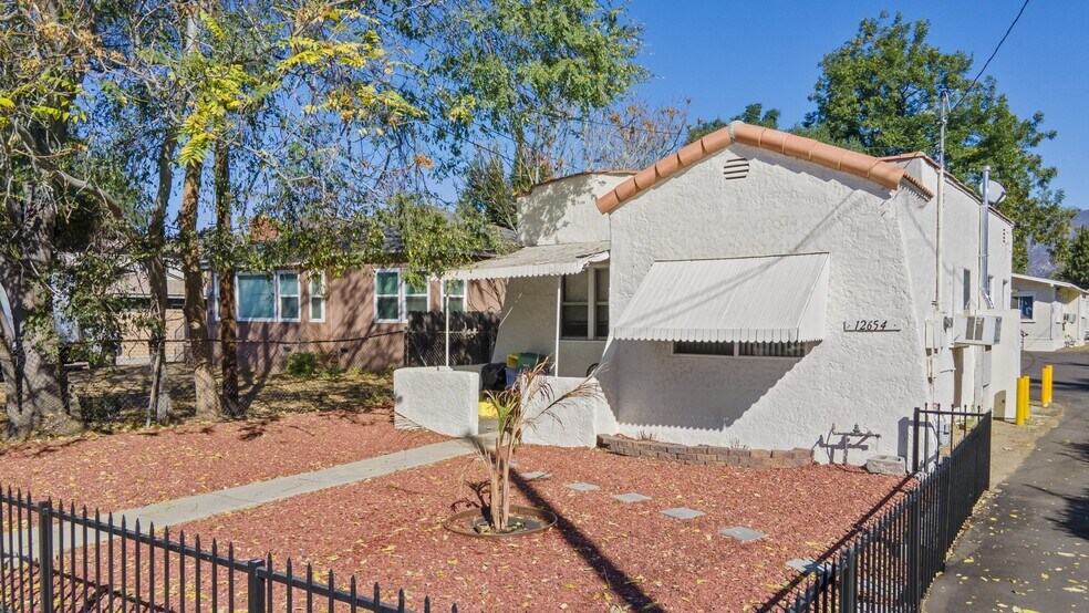 12652 Bradley Ave, Sylmar, CA à vendre - Photo du bâtiment - Image 3 de 10
