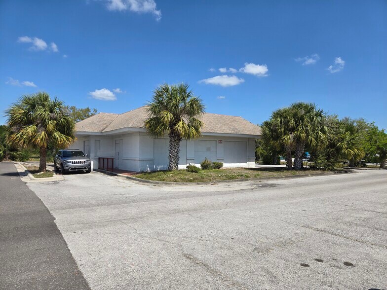 7695 Ulmerton Rd, Largo, FL à louer - Photo du bâtiment - Image 1 de 13