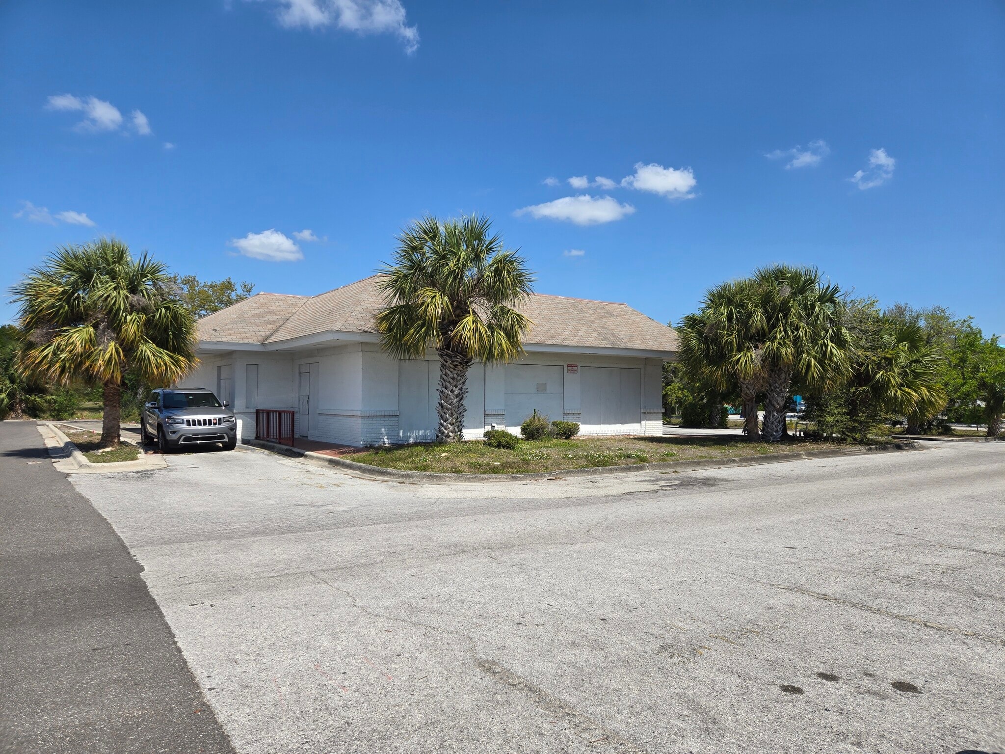 7695 Ulmerton Rd, Largo, FL à louer Photo du bâtiment- Image 1 de 14