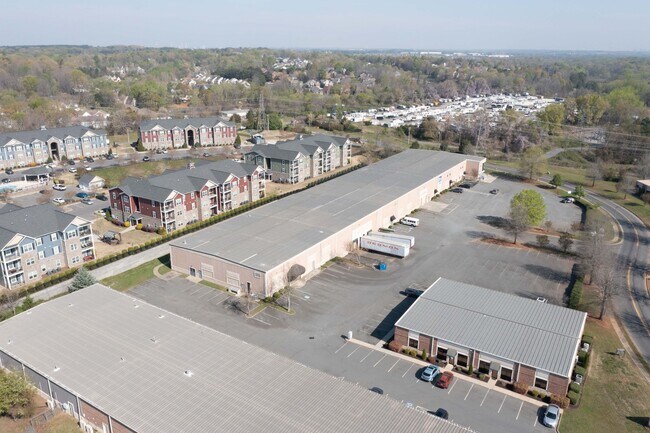 Plus de détails pour 8160 Regent Pky, Fort Mill, SC - Local d'activités à louer