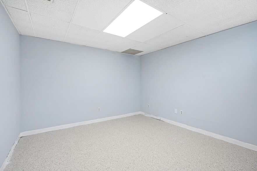 4150 Kensington Ave, Philadelphia, PA for lease - Building Photo - Image 3 of 7